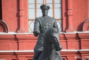Кем была женщина, ставшая натурщицей для московского памятника Жукову?