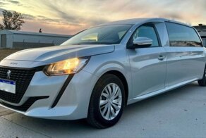 Роскошный катафалк из Peugeot 208: наименее ожидаемый транспорт, чтобы отправиться в последний путь