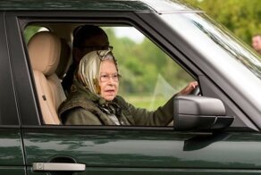 От Land Rover до Bentley: автомобили королевы Елизаветы II
