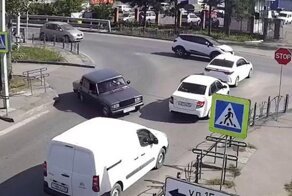 Дал угла: водитель "Жигулей" влетел в ограждение