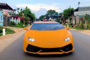 Умельцы из Вьетнама слепили из картона копию спорткара Lamborghini Huaracan