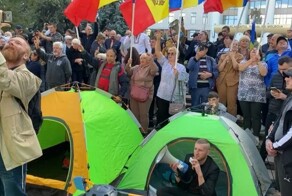 Палатки на площади. Станет ли партия «Шор» ядром протестного движения в Молдове?