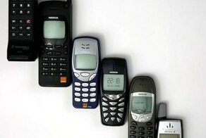 Эволюция мобильных телефонов в фотографиях