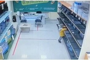 В Якутске мальчик специально разбил ноутбук в магазине