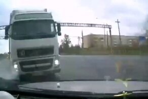 Авария дня. Когда правый руль спасает жизнь