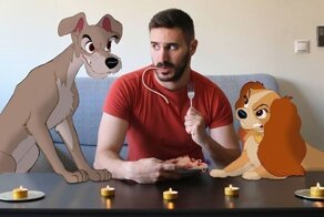 Мужчина помещает героев мультфильмов Disney на свои фотографии