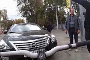 «Щас раздвину и засуну тебе палку»: озабоченное автобыдло против активистов в Новосибирске