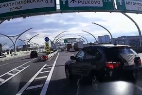 Автомобилистка в последний момент вспомнила, что ей нужно на съезд