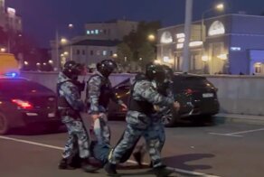 В Москве вышедшим на митинги против частичной мобилизации стали выдавать повестки