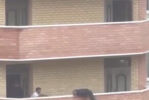 Алкоэкшн из Ставрополя: мужчина попытался выбросить с балкона сожительницу, а потом сиганул сам