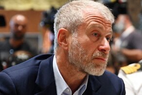 Абрамович помог освободить пленных британских наёмников и подарил им айфоны