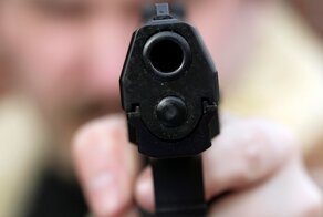 "Я сейчас автомат достану". В Екатеринбурге пьяный мужчина открыл стрельбу на детской площадке