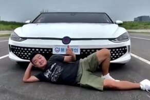 Китайский блогер растянул Volkswagen до впечатляющих трёх метров в ширину