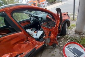 Авария дня. В результате ДТП в Керчи автомобили выбросило на пешеходную зону
