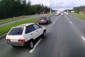 Быстрый, дерзкий, как пуля резкий: ДТП из Северной столицы