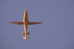 Первый в мире полностью электрический пассажирский самолет успешно поднялся в небо