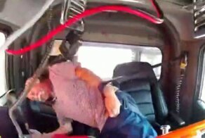 Не забывайте про ремень безопасности! Дальнобойщик пожалел, что не пристегнулся