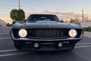 Крутой рестомод Chevrolet Camaro 1969 года с 700-сильным V8