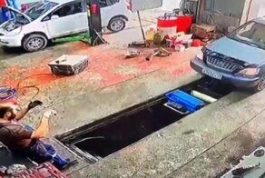 На Камчатке автомобилистка покалечила механика, когда заезжала в автосервис