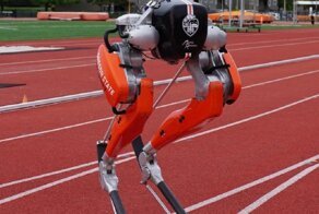 Двуногий робот из США пробежал стометровку и попал в книгу рекордов Гиннеса