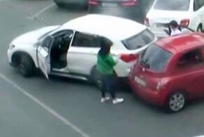 Небольшое столкновение двух девочек в Краснодаре