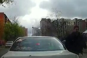 Нападение — лучшая форма защиты: в Новосибирске водитель обвинил девушку в ДТП