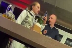 "Перед тобой помощник гендиректора Пулково!": под Питером мадам наорала на посетителя ресторана из-за трека "Любэ"