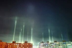 Происхождение световых столбов в небе над российскими регионами раскрыто (#ноэтонеточно)