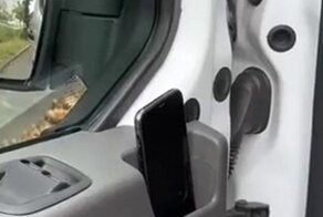 Не самый удобный отсек для хранения вещей в автомобиле