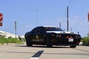 Конфискованный у уличного гонщика Dodge Challenger SRT Hellcat теперь служит в полиции Техаса