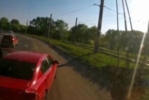 Обиженка на «Опеле» хотел проучить грузовик и пожалел об этом