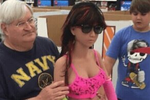 20 фотографий, передающих уникальную атмосферу американских магазинов Wal-Mart