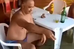 Весельчаки попили пива с рыбой