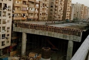 Мост в квартиру: в Каире строят трассу, проходящую в полуметре от окон жителей многоэтажек