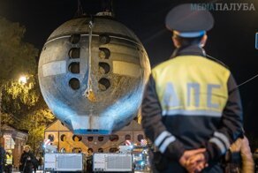 По улицам К-3 возили. По Кронштадту проехала легендарная подводная атомная лодка