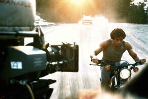 14 закадровых снимков со съёмок фильмов, которым в 2022 году исполняется 40 лет