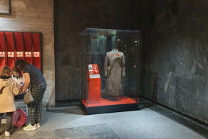 На шинели генерала Глазкова было обнаружено 168 пробоин от пуль и осколков снарядов. Почему долгое время шинель считалась неопознанной