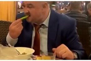 Мужчина не ожидал, что перец окажется настолько острым