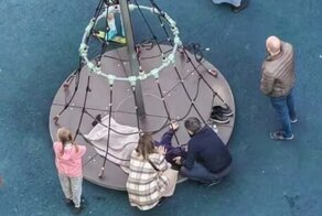 Краснодарские школьники электросамокатом раскрутили карусель до опасной скорости