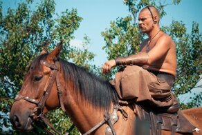 Зачем запорожским казакам нужны были чубы на голове?
