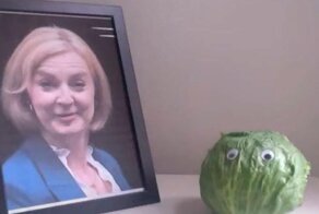 "Сможет ли Лиз Трасс пережить салат?": британцы делают ставки, сколько продержится премьер-министр