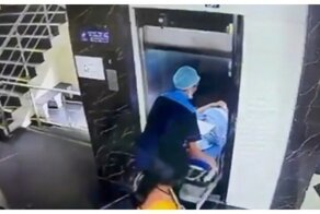 Неисправный больничный лифт чуть не покалечил мужчину