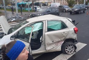 Авария дня. Жёсткое столкновение двух легковушек в Петербурге
