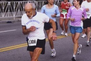 Легендарный 100-летний дед из Цинцинатти занимается бегом более уже 60 лет