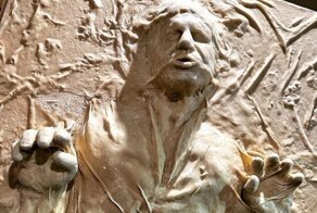 Мама с дочкой испекли застывшего Хана Соло в натуральную величину