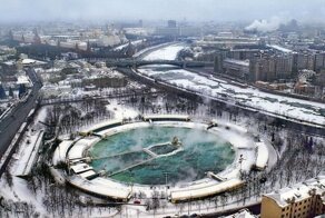 Как в центре Москвы, где сейчас находится храм, построили самый большой бассейн в СССР