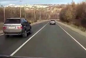 Обгон в повороте под горочку едва не закончился серьёзным столкновением