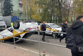 Захочешь повторить — не получится: показательные выступления таксиста в Подмосковье