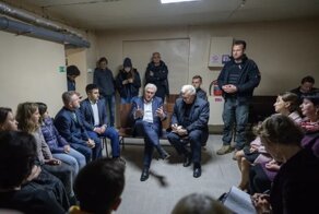 Ирисы для Украины. Президента Германии Штайнмайера полтора часа держали в подвале