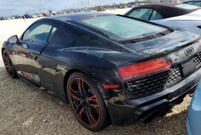 Audi R8, ставший жертвой урагана во Флориде, продают с большой скидкой